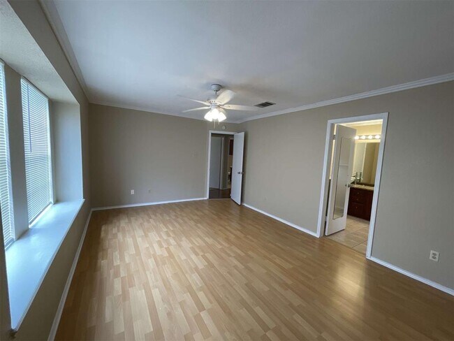 Building Photo - 8701 Cretys Cove