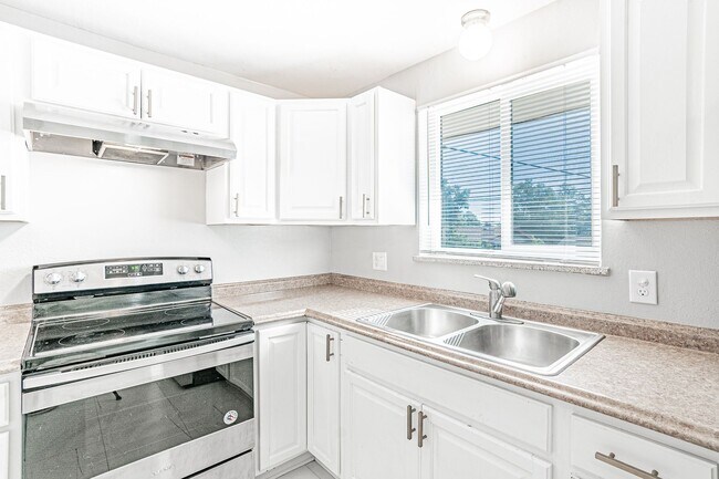 Building Photo - Charming 3BD, 2BA Arvada Home with 2-Car Garage and Yard