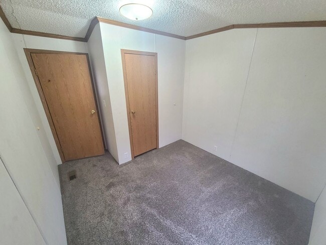 Building Photo - 3 Bed 2 Bath Mobile Home