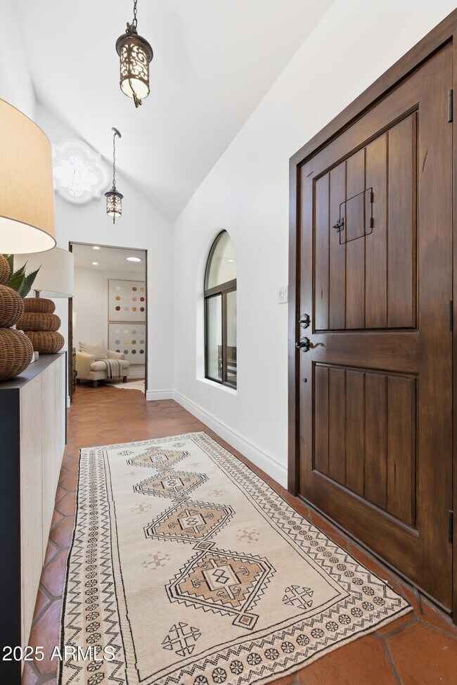 Building Photo - 5828 E Cactus Wren Rd