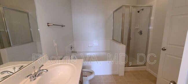 Building Photo - 12917 Centre Park Cir