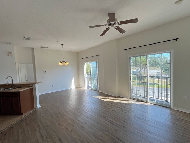 Building Photo - 6410 S Goldenrod Rd