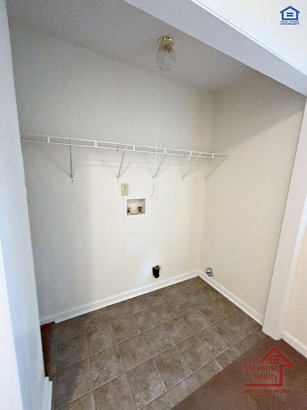 Building Photo - 702 Couch St