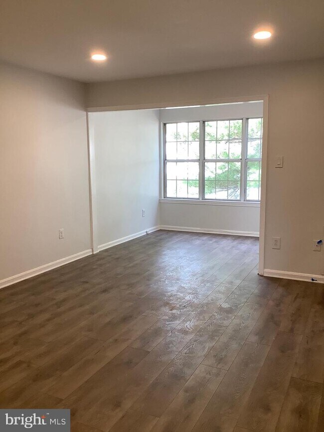 Building Photo - 12 Normandy Square Ct