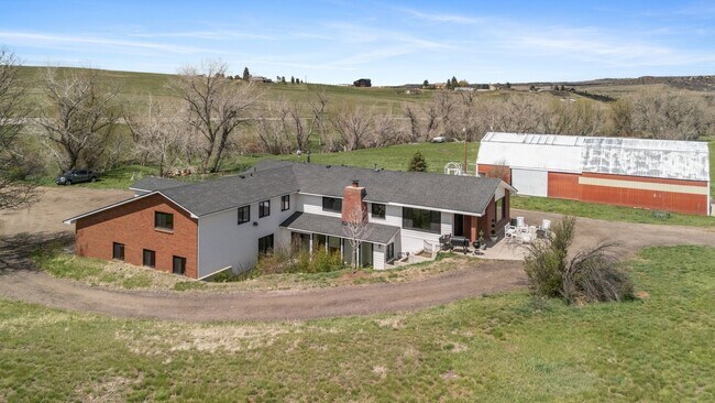 Building Photo - Sedalia Oasis on 8+ Acres