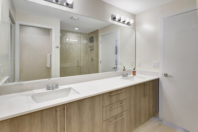 Building Photo - 11701 Pasetto Ln