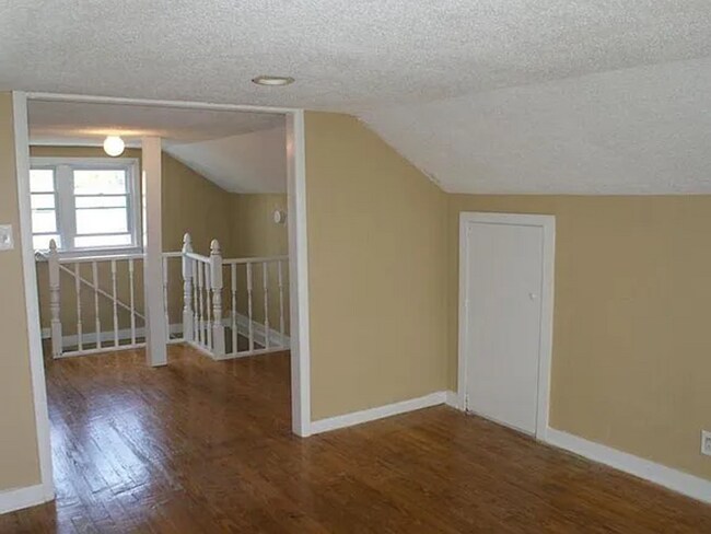 Building Photo - Knoxville 37920 - 3 bedroom 1 bath - call ...