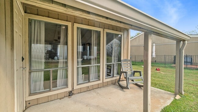 Building Photo - 68 Westwood Dr W