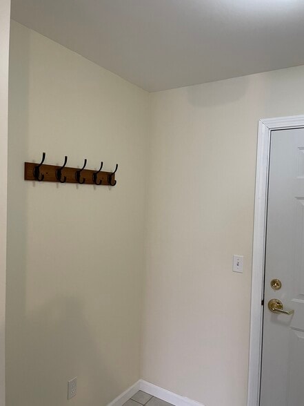 Building Photo - 305 Lime Kiln Rd