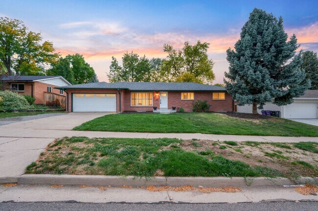 Primary Photo - Available NOW! 4 Bedroom 3 Bath Beautiful ...