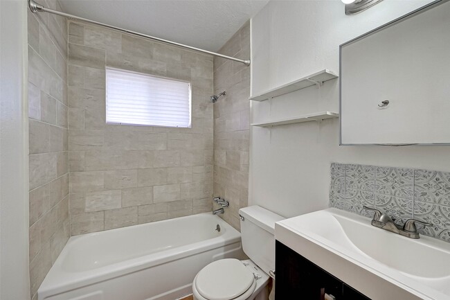 Building Photo - 4739 Parkland St