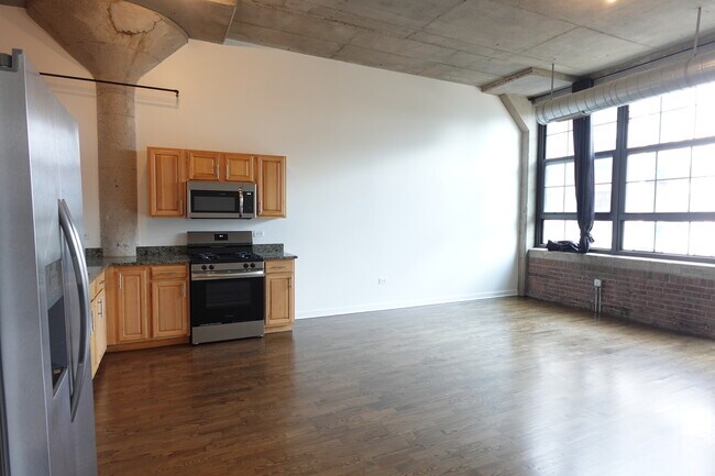 Building Photo - 3963 W Belmont Ave