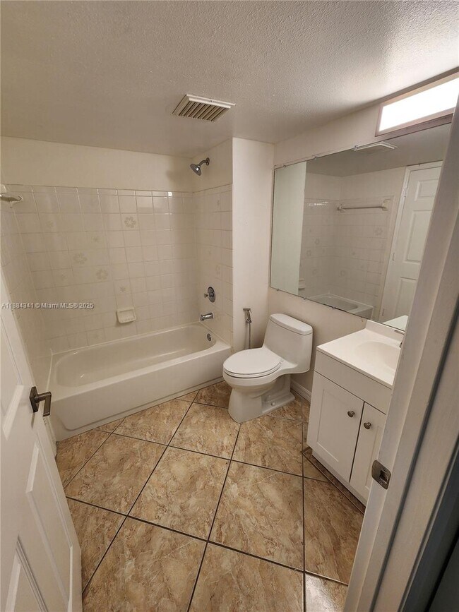 Building Photo - 2433 Centergate Dr