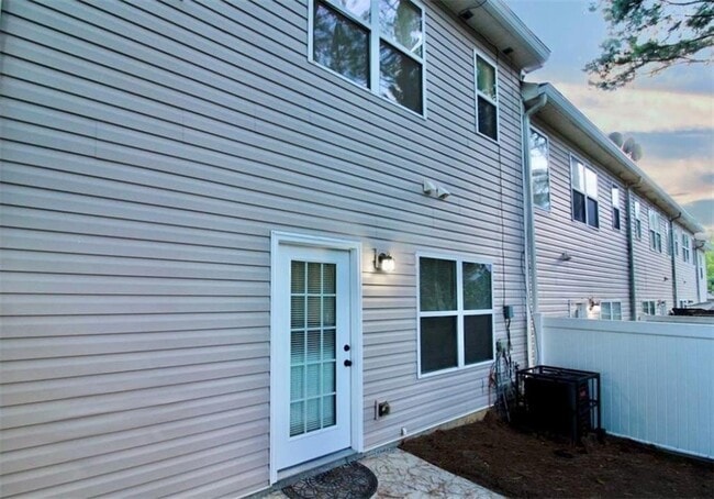 Building Photo - 2555 Flat Shoals Rd
