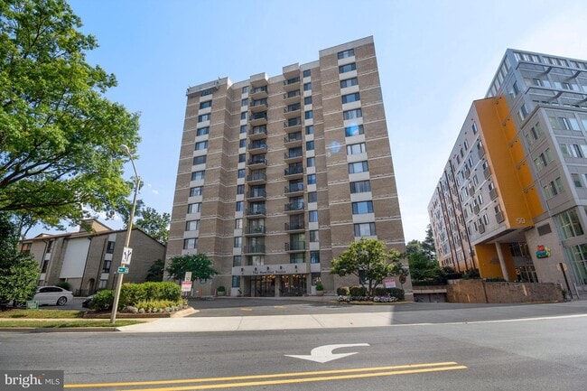 Primary Photo - 4 Monroe St