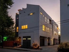 Building Photo - 913 Thompson St