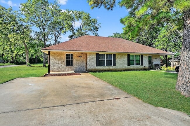 Building Photo - 712 Seven Oaks Rd