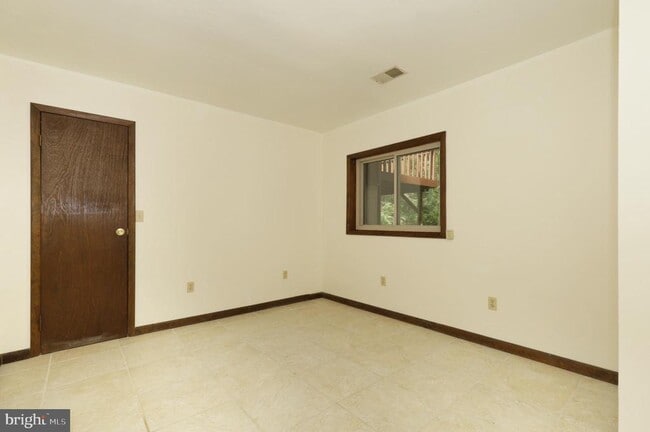 Building Photo - 11800 Wolf Run Ln