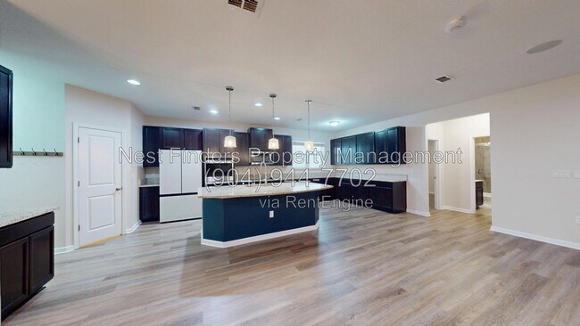 Building Photo - 2704 Daylily Ln