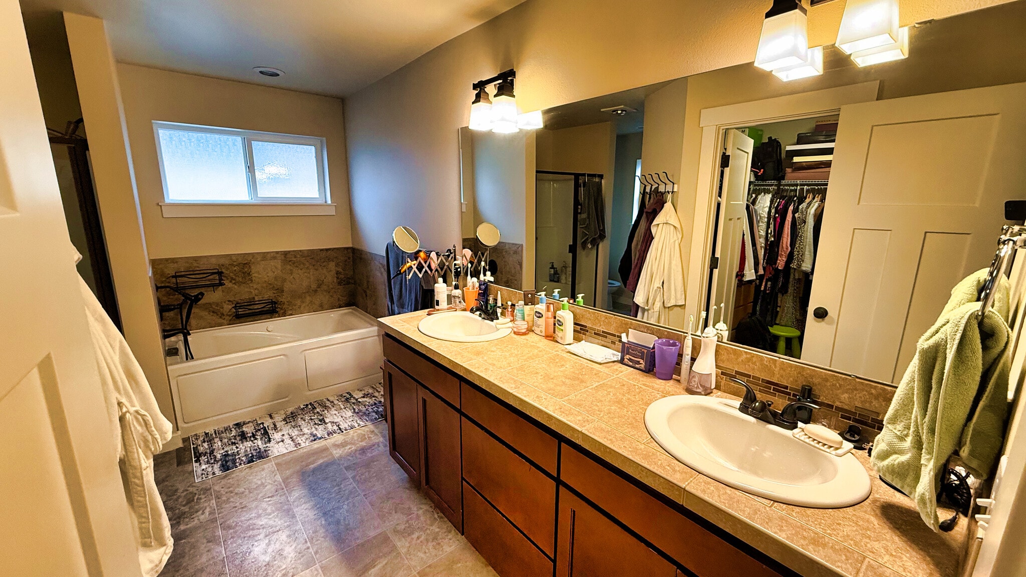 Building Photo - 14600 19th Ave W