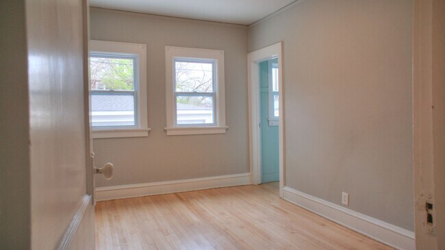 Building Photo - 2865 N Frederick Ave