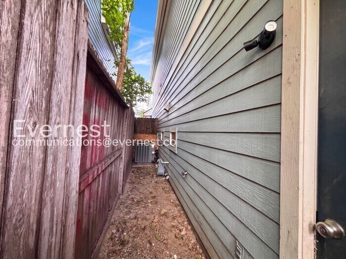 Building Photo - 1625 Oneil St