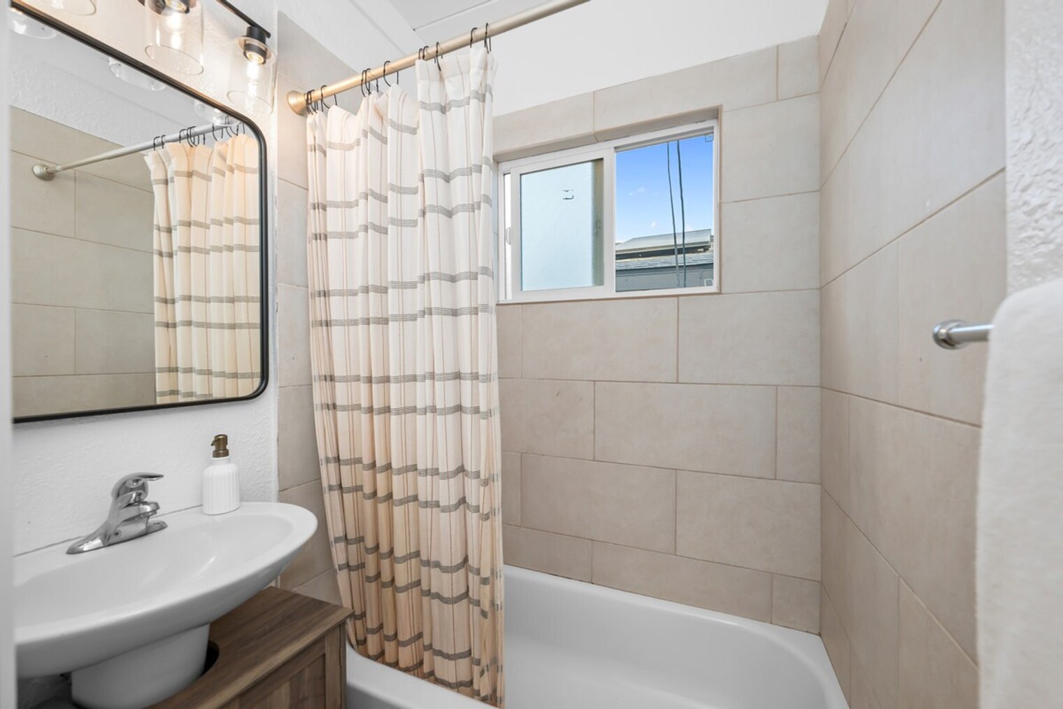 Building Photo - 2710 L St