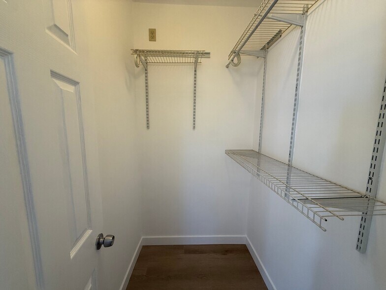 Building Photo - 359 W Amar St