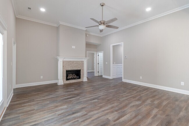 Building Photo - 1558 Hereford Blvd