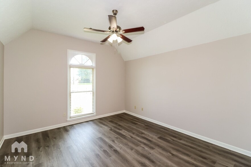 Building Photo - 8994 Fletcher Park Cir N