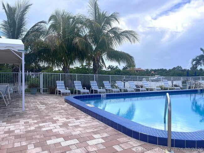 Building Photo - 4201 S Ocean Blvd
