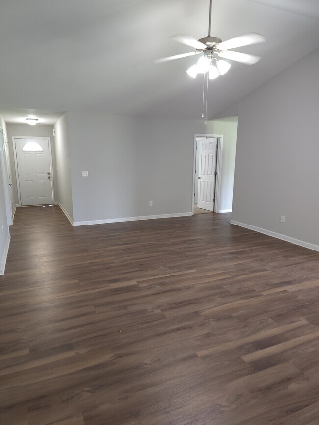 Building Photo - 105 Zippo Pine Dr