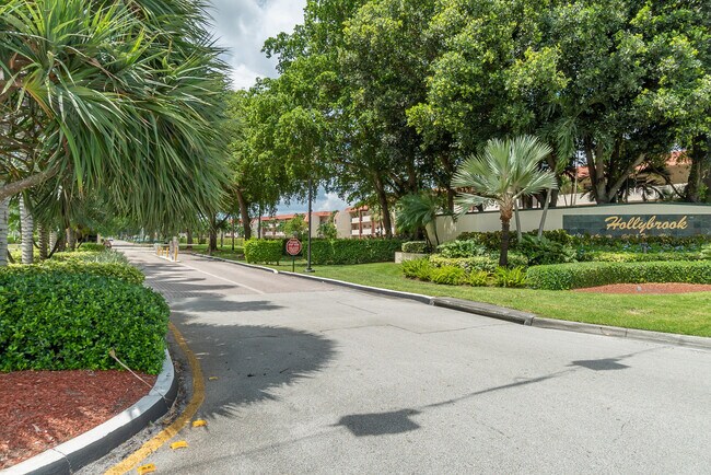Building Photo - 9420 S Hollybrook Lake Dr
