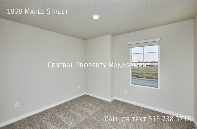 Building Photo - 1038 Maple St