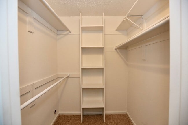 Building Photo - Updated & Ready 11-06-25! Charming Condo i...