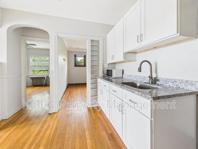Building Photo - 1346 Kenilworth Ave