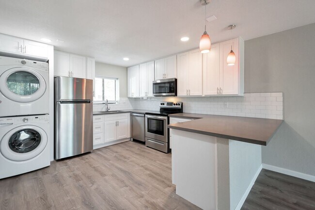 Interior Photo - The Vintage on College