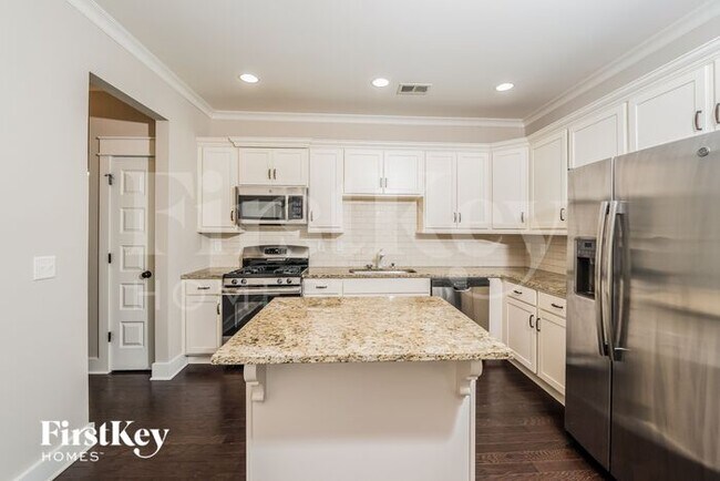 Building Photo - 1470 Woodridge Pl