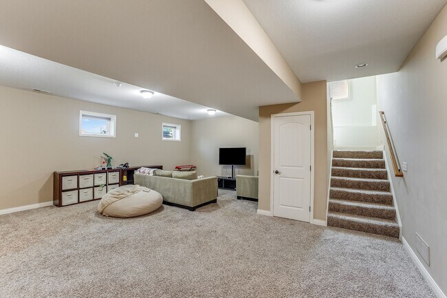 Building Photo - LUXURY 5 BEDROOM HOME AVAILABLE IN MAHOMET