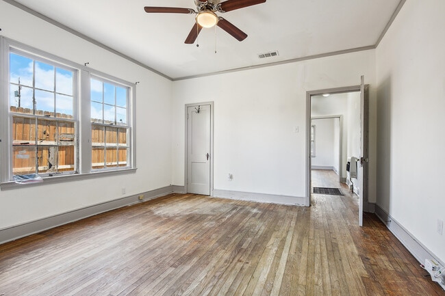 Building Photo - 570 Caddo St