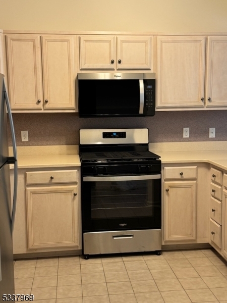 Building Photo - 1210 Hamilton Dr