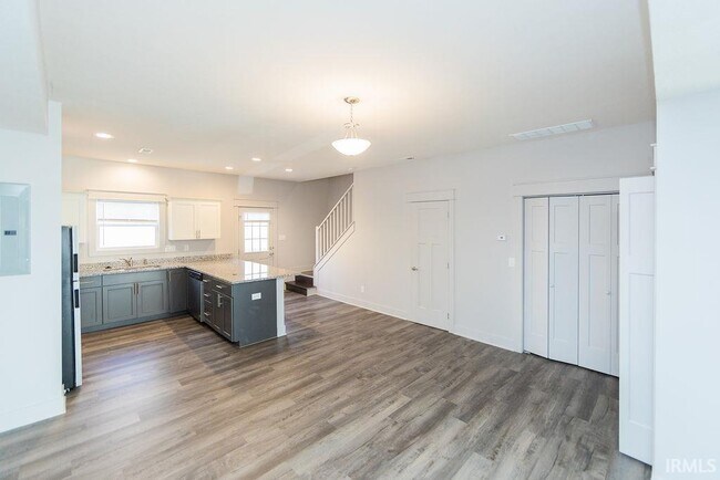 Building Photo - 1222 W Rangeview Cir