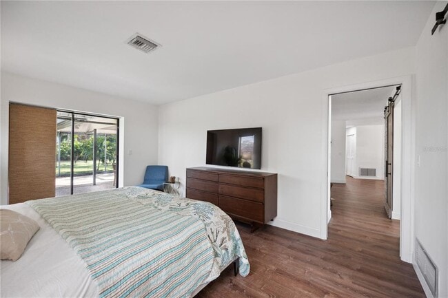 Building Photo - 456 Yacht Harbor Dr