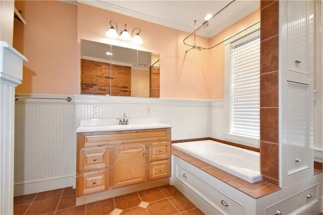 Building Photo - 4214 Post St