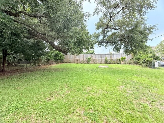 Building Photo - Beautifully Remodeled 3-Bedroom Home