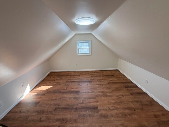 Building Photo - 129 W 20th St