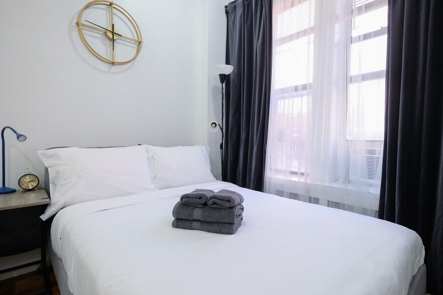 Building Photo - 310 E 103rd St