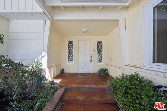 Building Photo - 3262 Woodbine St