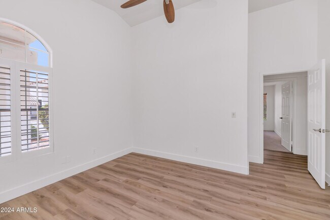 Building Photo - 1706 E Windsong Dr