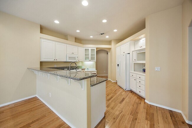 Building Photo - Alder Creek Estates Home available**Gated Community**Minutes from Rogue Regional Medical Center o...